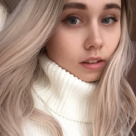 Ash Blonde Lace Front Wig 22-24 inches!!